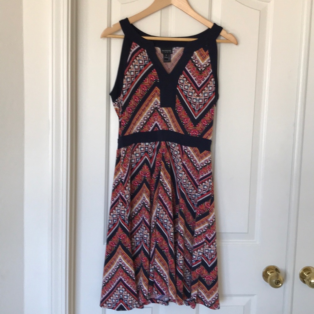 Colorful dress with Navy blue outlines
